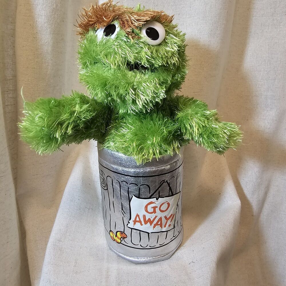 2015 Gund Sesame Street Oscar The Grouch Silver Garbage Can Go Away Plush Shaggy